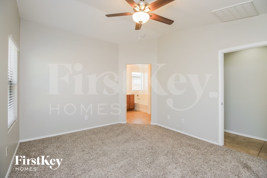 Building Photo - 18582 W Vogel Ave