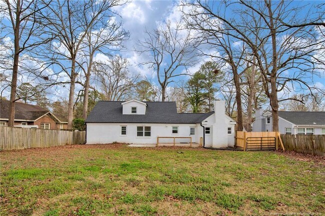 Building Photo - 506 Cross St