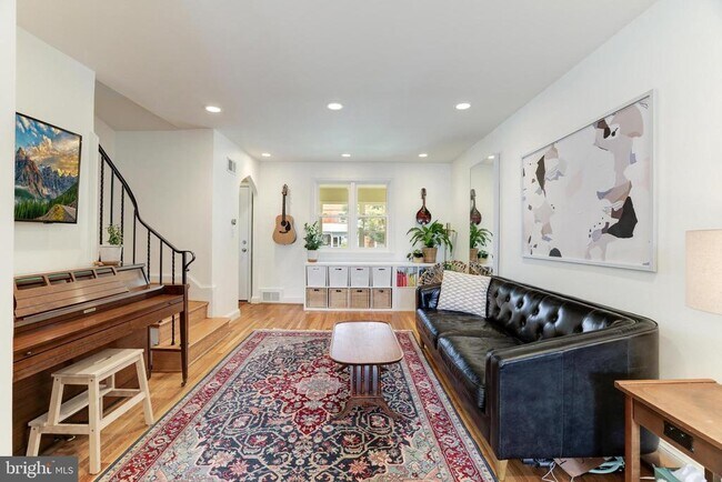 Building Photo - 241 Lynhaven Dr