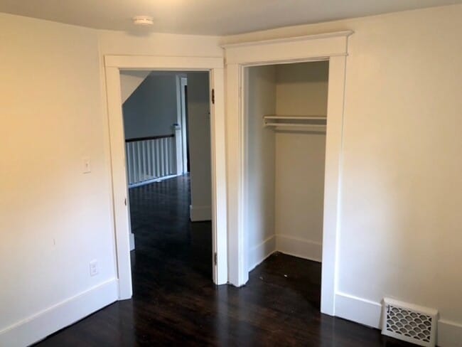 Building Photo - 410 Olive St