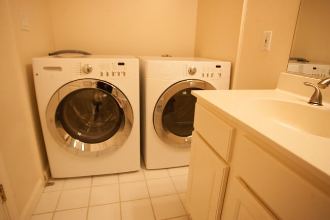 Building Photo - Coming Soon! Conveniently Located Townhome...