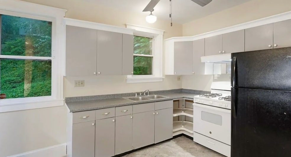 Building Photo - 412 S Beech St