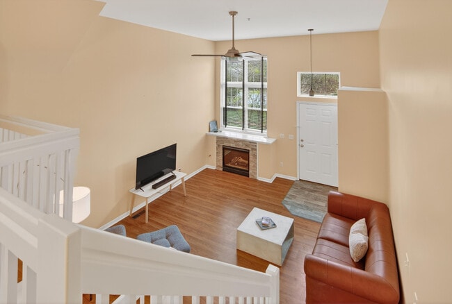 Building Photo - 1930 Lindsay Ln