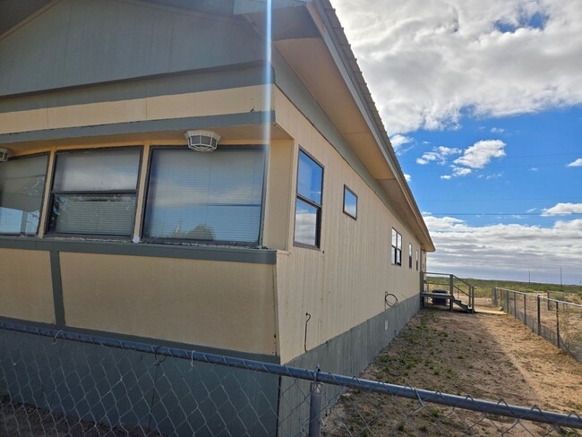 Building Photo - Three Bedroom, Pet Friendly Home!