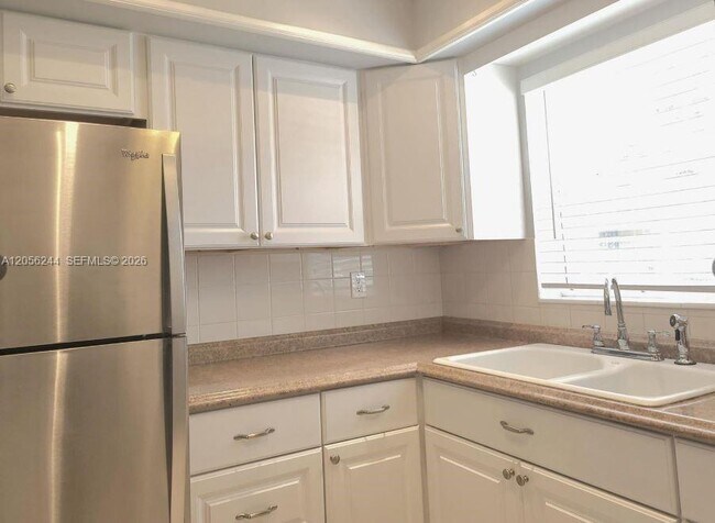 Building Photo - 2528 Emory Dr E