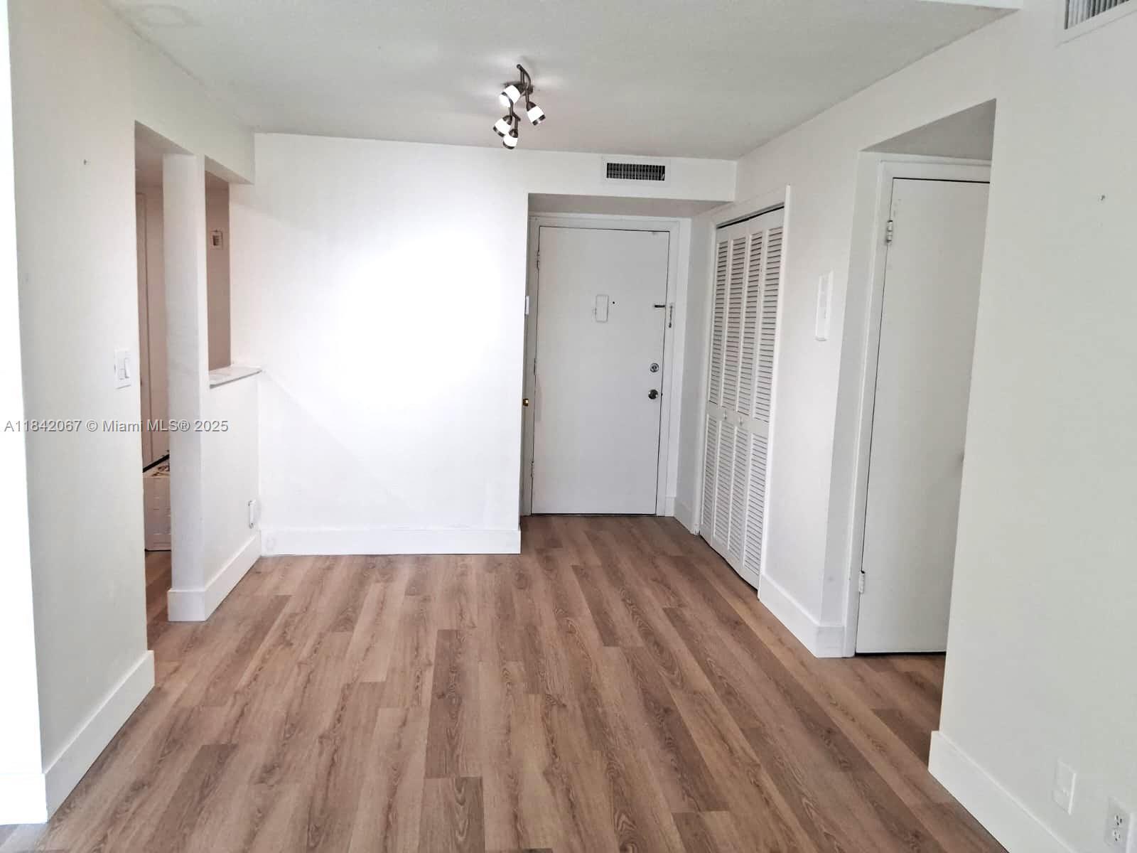 Building Photo - 16801 NE 14th Ave