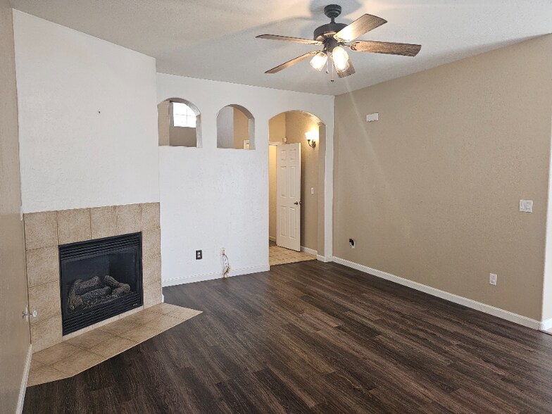 Building Photo - 6653 E Braly Ave