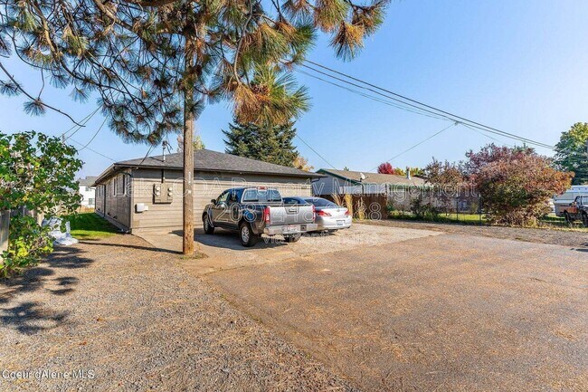 Building Photo - 1617 E 3rd Ave