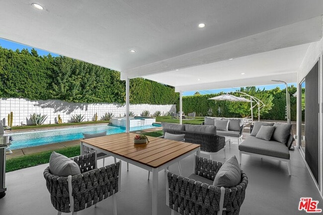 Building Photo - 2326 E Finley Rd