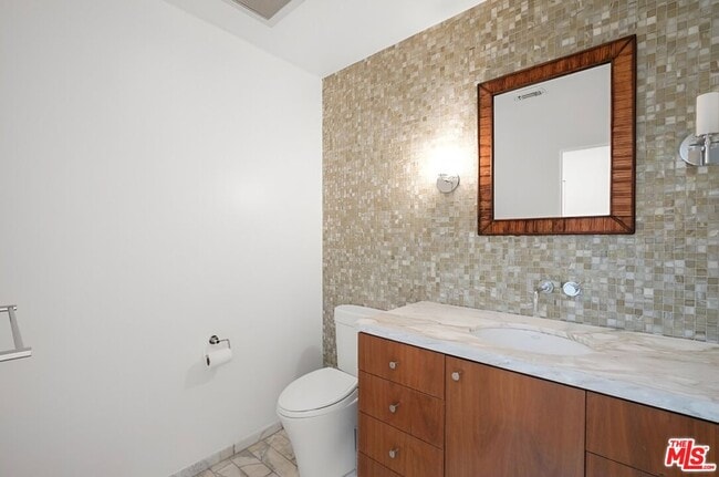 Building Photo - 1700 San Ysidro Dr