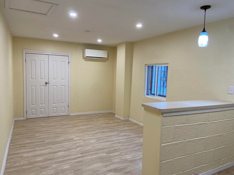 Building Photo - 2221 Gold Ave