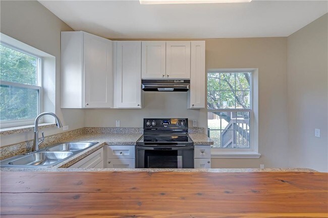 Building Photo - 5753 Blackburn Dr
