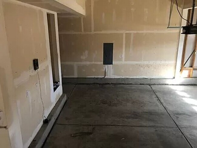 Building Photo - Beautiful 3 bed, 3 bath in D49