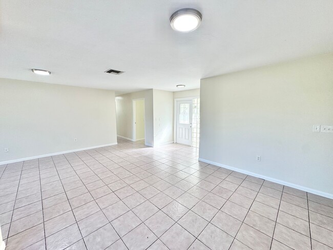 Building Photo - ** GOLDEN GATE ESTATES ** 3 BED / 2 BATH -...