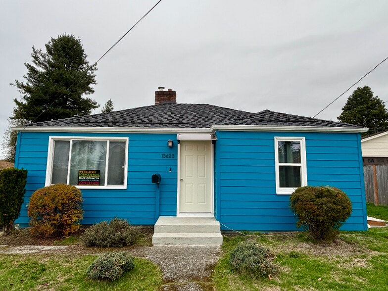 Building Photo - 13623 8th Ave SW