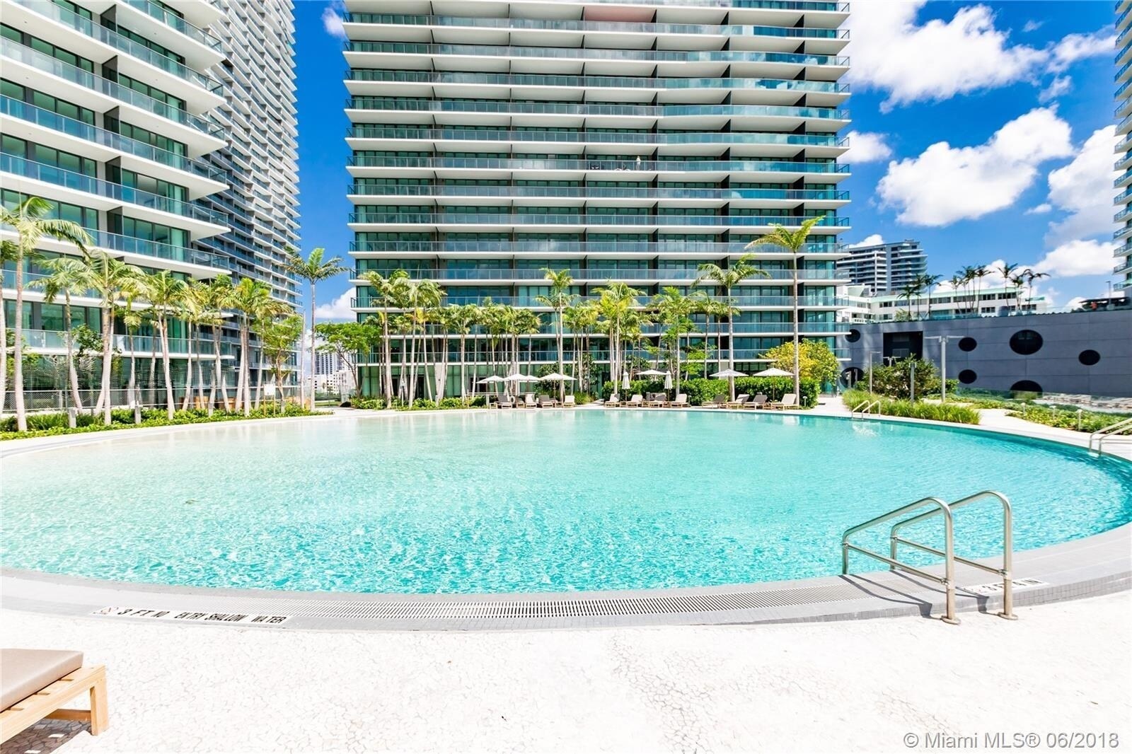 Building Photo - 650 NE 32nd St