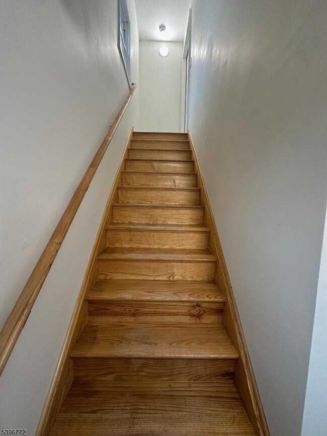 Building Photo - 112 Fairview Ave