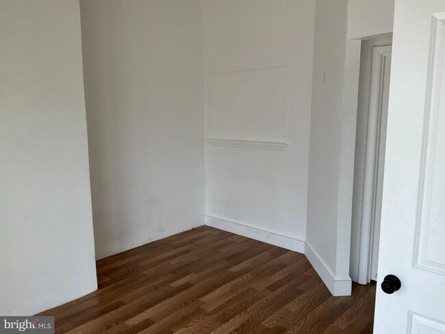 Building Photo - 1325 Main St