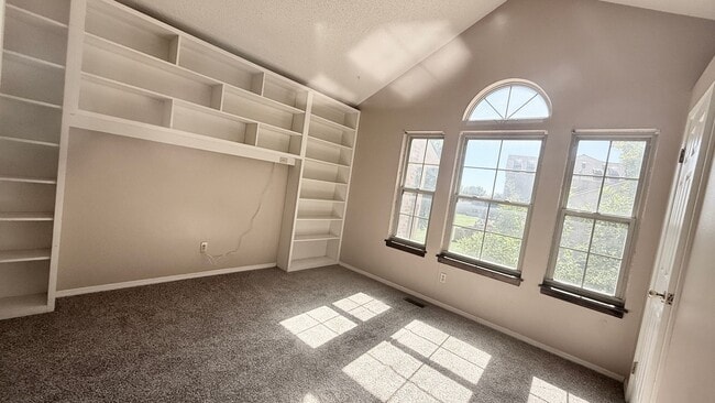 Building Photo - Charming 2 Bedroom Nestled in Discovery at Ravencrest