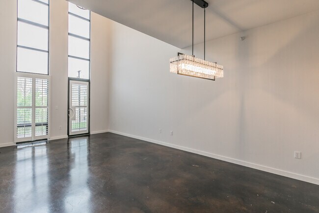 Building Photo - 2608 Museum Way