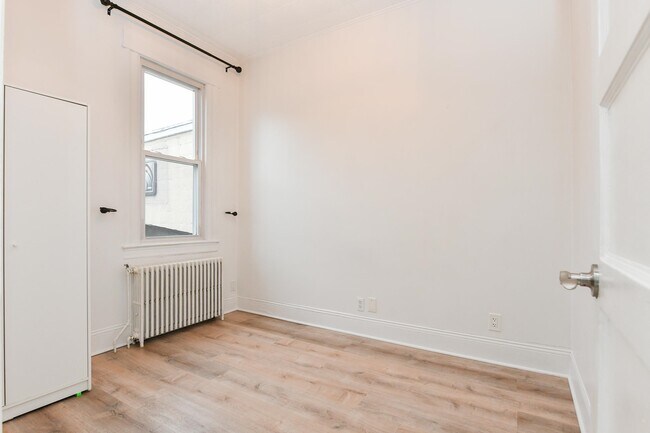 Building Photo - 606 59th St