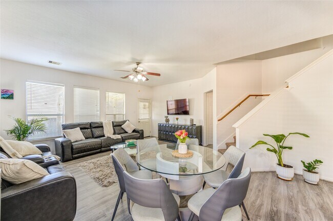 Building Photo - 25210 Hazel Ranch Dr