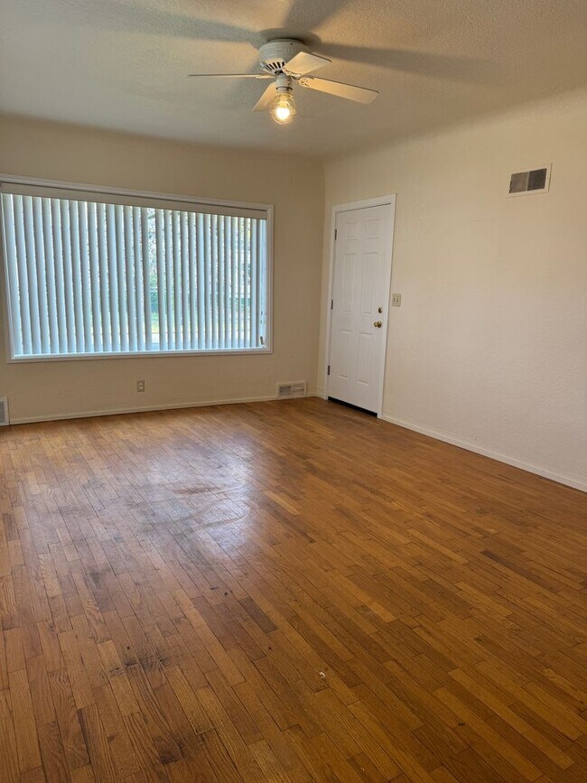 Building Photo - 12wash01