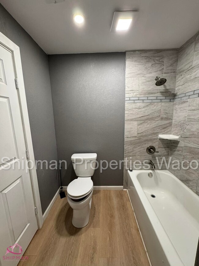 Building Photo - 1601 McKenzie Ave