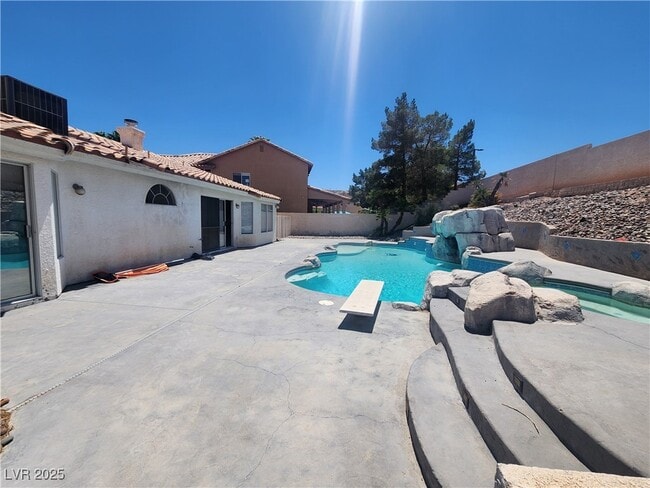 Building Photo - 908 Alta Oaks Dr