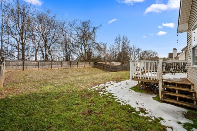Building Photo - Pet Friendly, Bonus Room and Fenced Backyard!