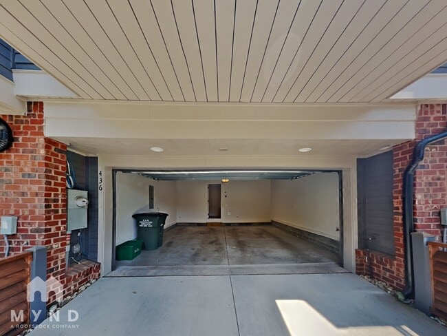 Building Photo - 436 E 33rd St