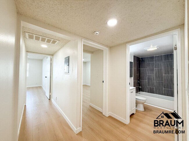 Building Photo - 221 W Elm Ave