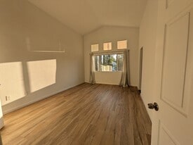 Building Photo - 583 Hildale Cir