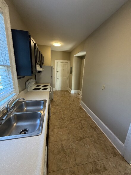 Building Photo - 215 Orange St