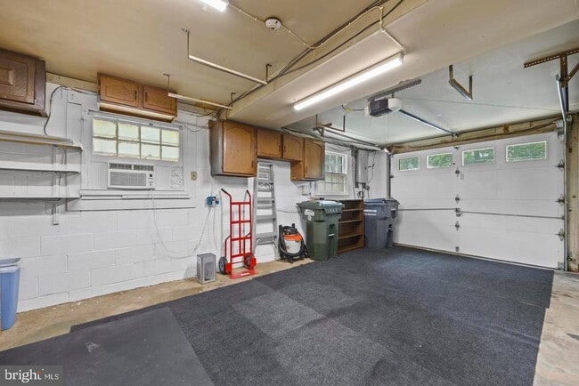 Building Photo - 13501 Kelmont Ct