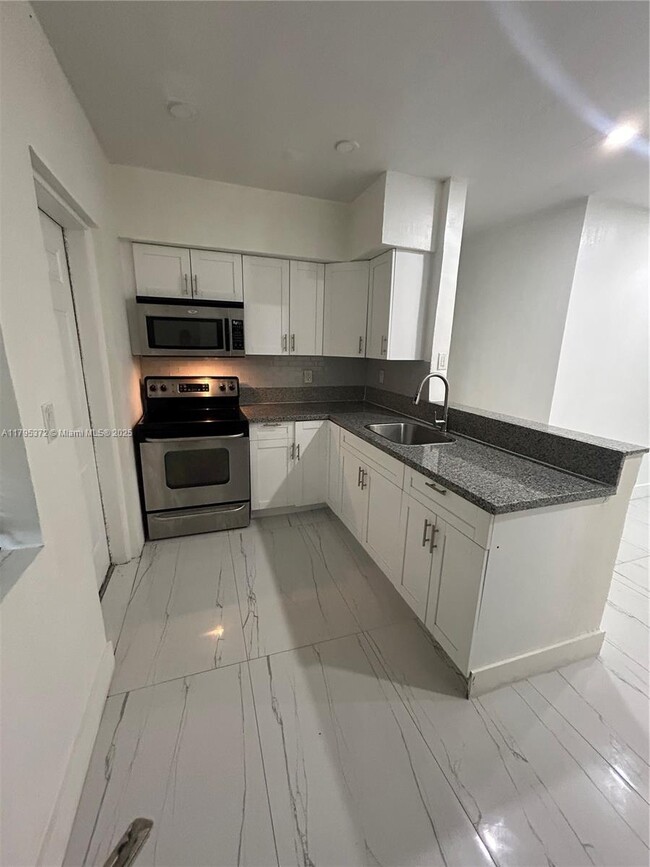Primary Photo - 2135 NE 170th St