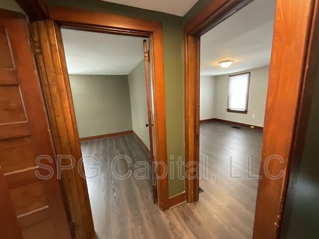 Building Photo - 727 N Pitt St