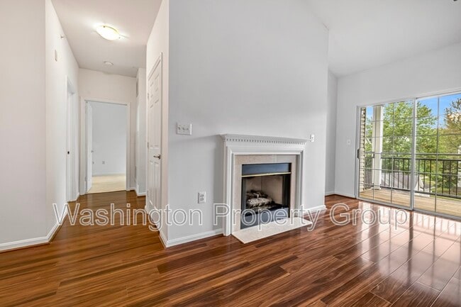 Building Photo - 4144 Fountainside Ln