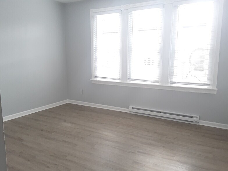 bedroom - 1829 W Tioga St