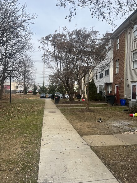 Building Photo - 8226 Castlebury Ter