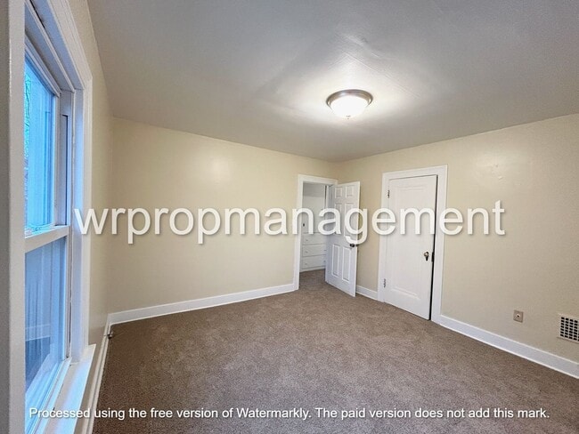 Building Photo - 4121 Kingsbury Ave