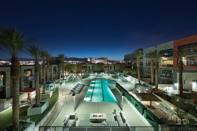 Building Photo - Fully Furnished Spacious One Bedroom - Downtown Las Vegas