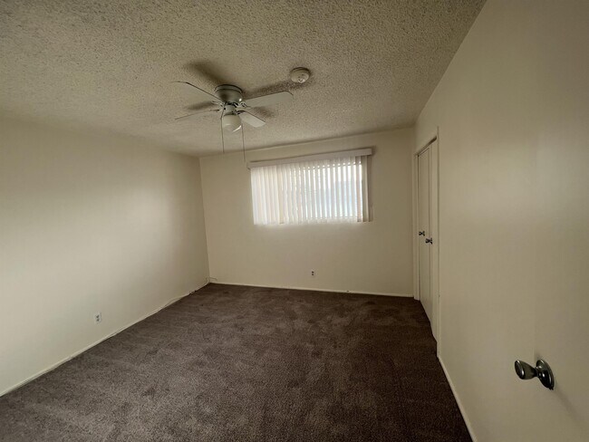 Building Photo - 1104 W 39th Pl