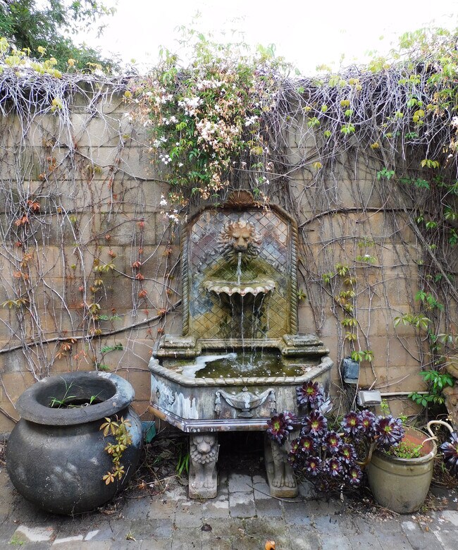 Building Photo - 56 La Venezia Ct