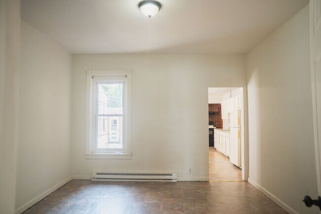 Building Photo - 621 Park St