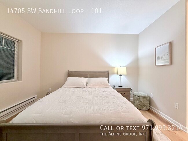 Building Photo - 14705 SW Sandhill Loop