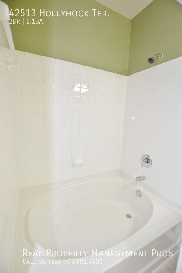 Building Photo - 42513 Hollyhock Terrace