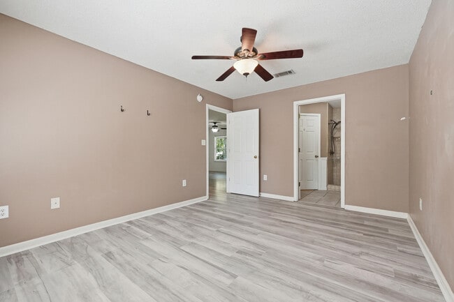 Building Photo - 357 Timber Wind Dr