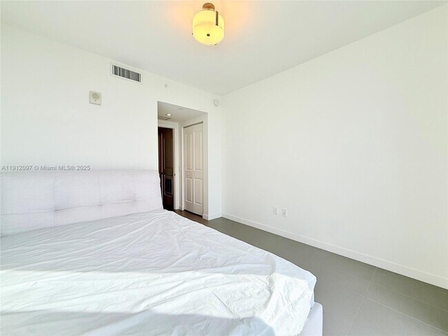 Building Photo - 1600 NE 1st Ave