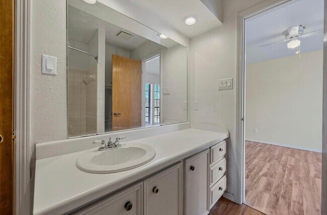 Building Photo - 8721 Hidden Hill Dr